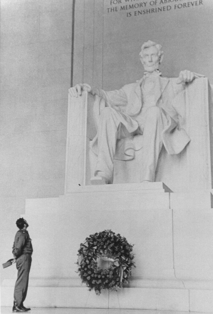 菲德尔·卡斯特罗参观林肯纪念堂
