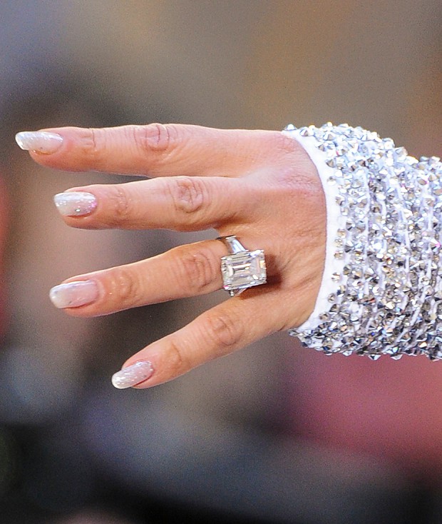 詹妮弗·洛佩兹的订婚戒指来自亚历克斯·罗德里格斯