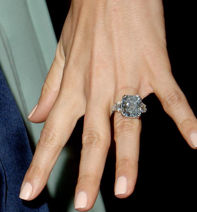 詹妮弗·洛佩兹的订婚戒指来自马克·安东尼