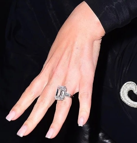 玛丽亚·凯莉的戒指，詹姆斯·帕克