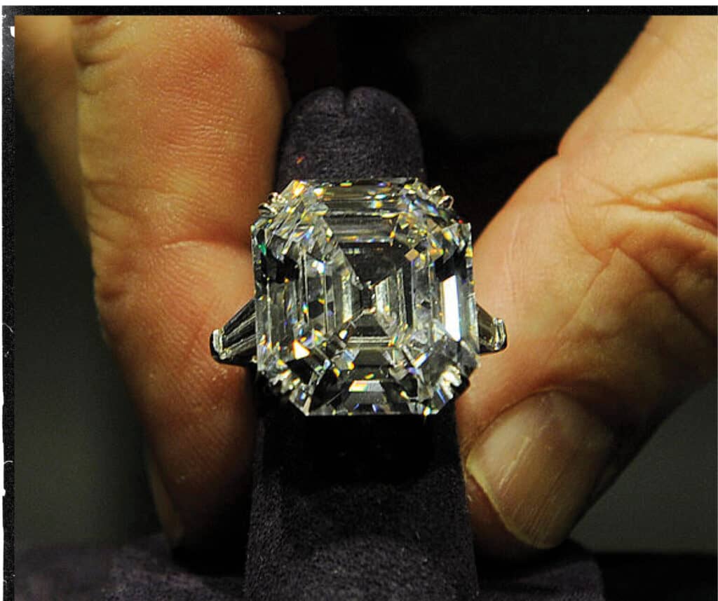 伊丽莎白·泰勒钻石戒指