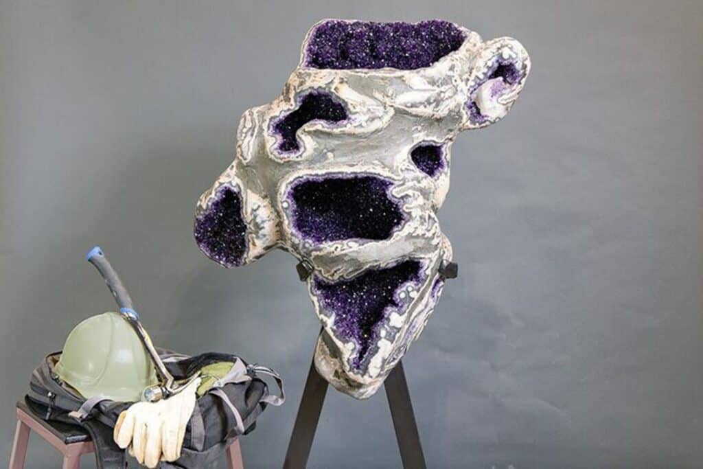 多窗紫水晶晶洞金属支架