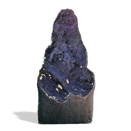 世界上最大的紫水晶晶洞之一