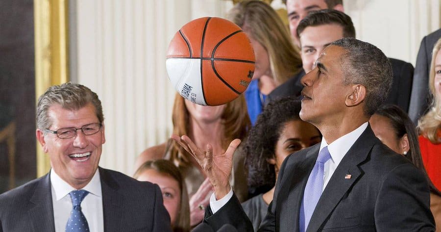 奥巴马亲笔签名的篮球