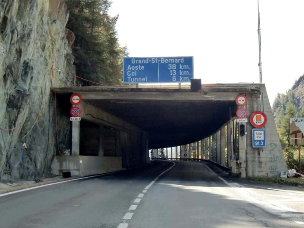 大圣伯纳隧道