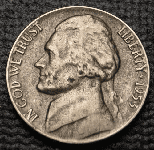 1953年的五分镍币，有一个贯穿错误