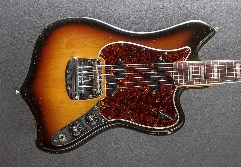 Fender Maverick或Custom